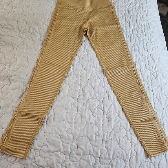 NWT Offline by Aerie Hi Rise Ribbed Braided Leggings Sz Medium - Picture 1 of 8
